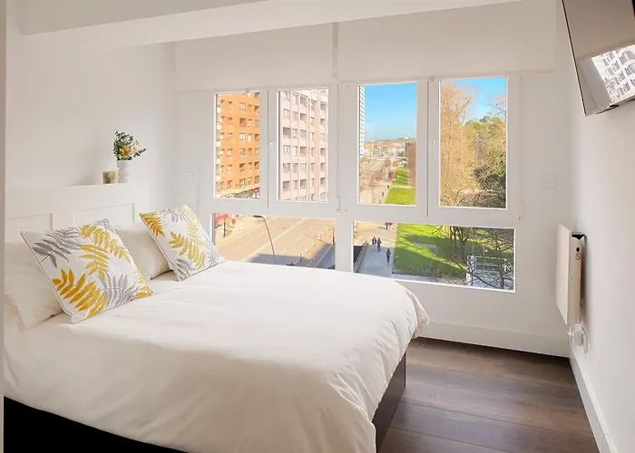 Playa De San Lorenzo *