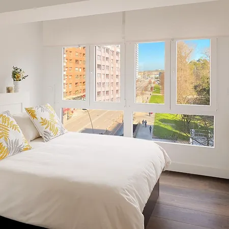 Playa De San Lorenzo *